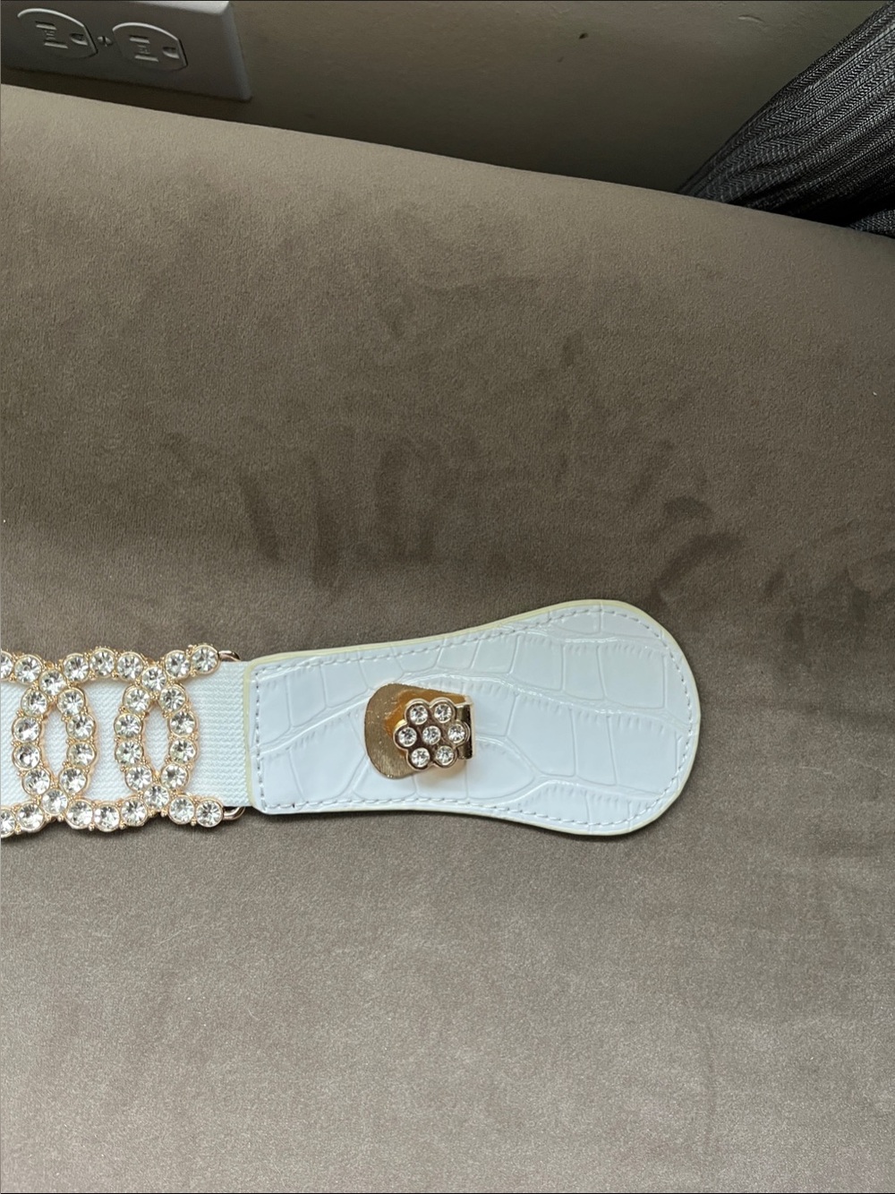 White Crystal Like Embellished Logo-Link Women's Belt - Picture 4 of 4
